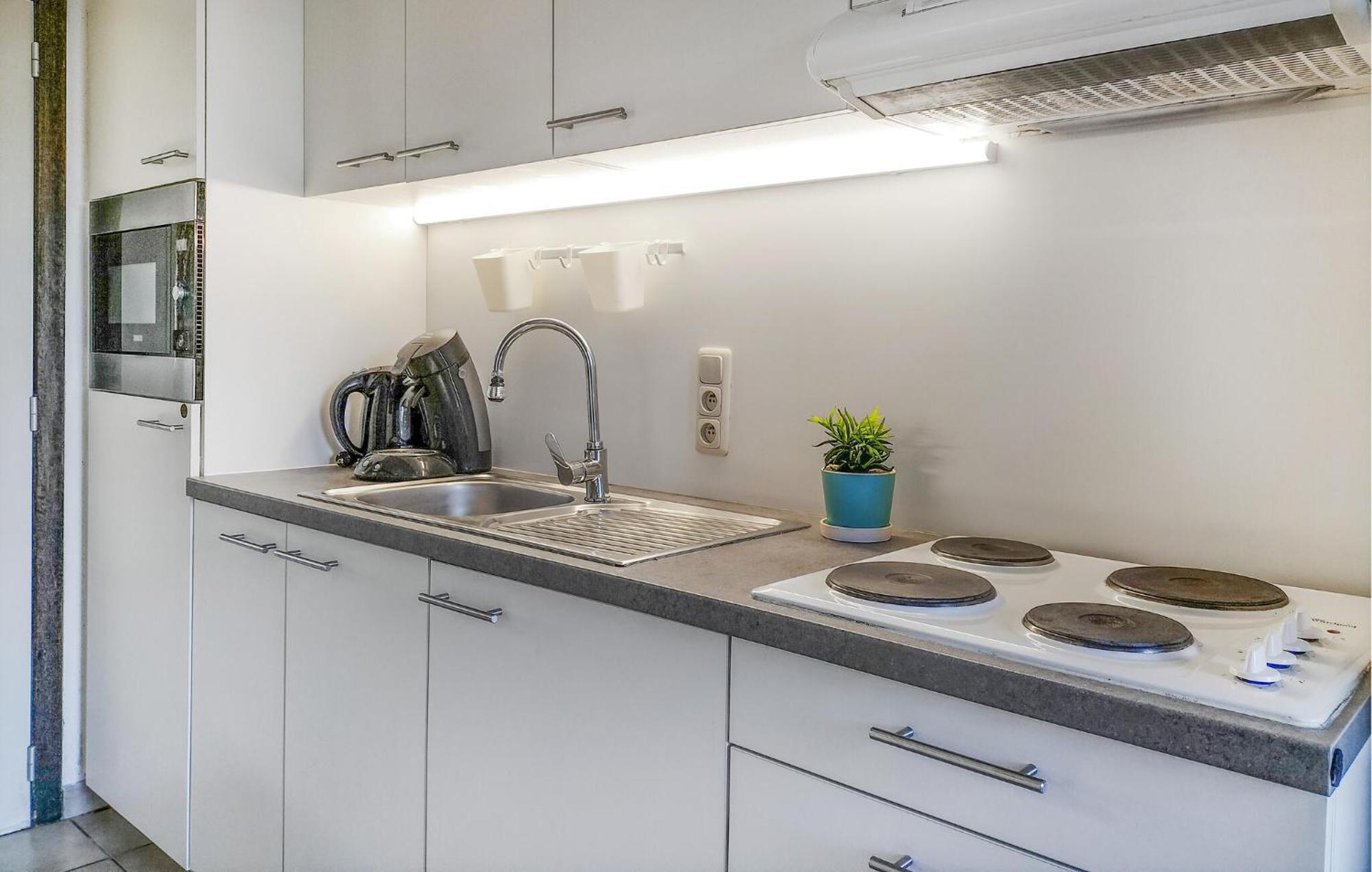 Beautiful Apartment In Bredene With Kitchen Exterior foto