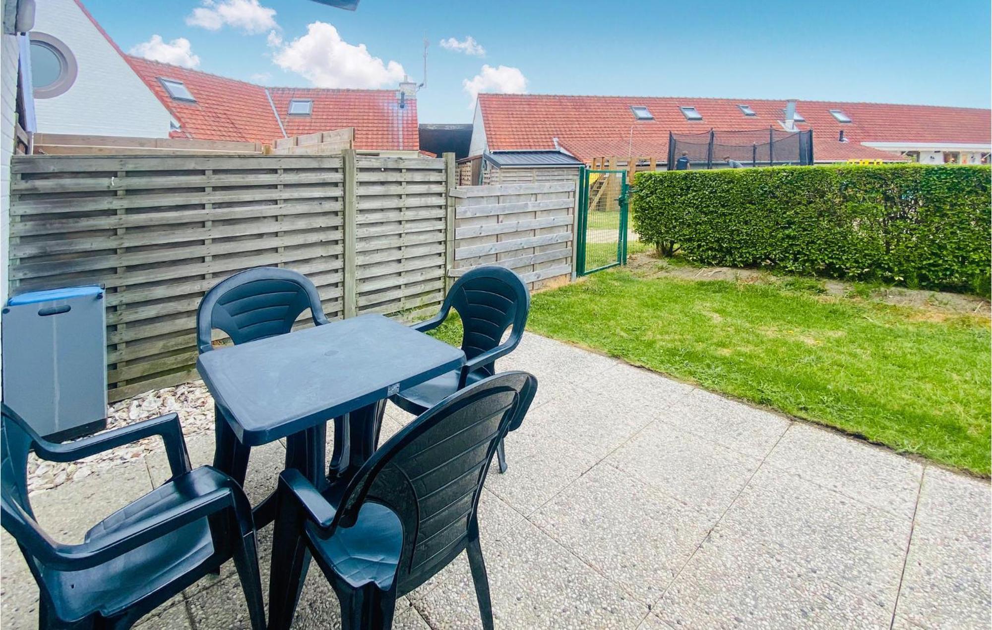 Beautiful Apartment In Bredene With Kitchen Exterior foto